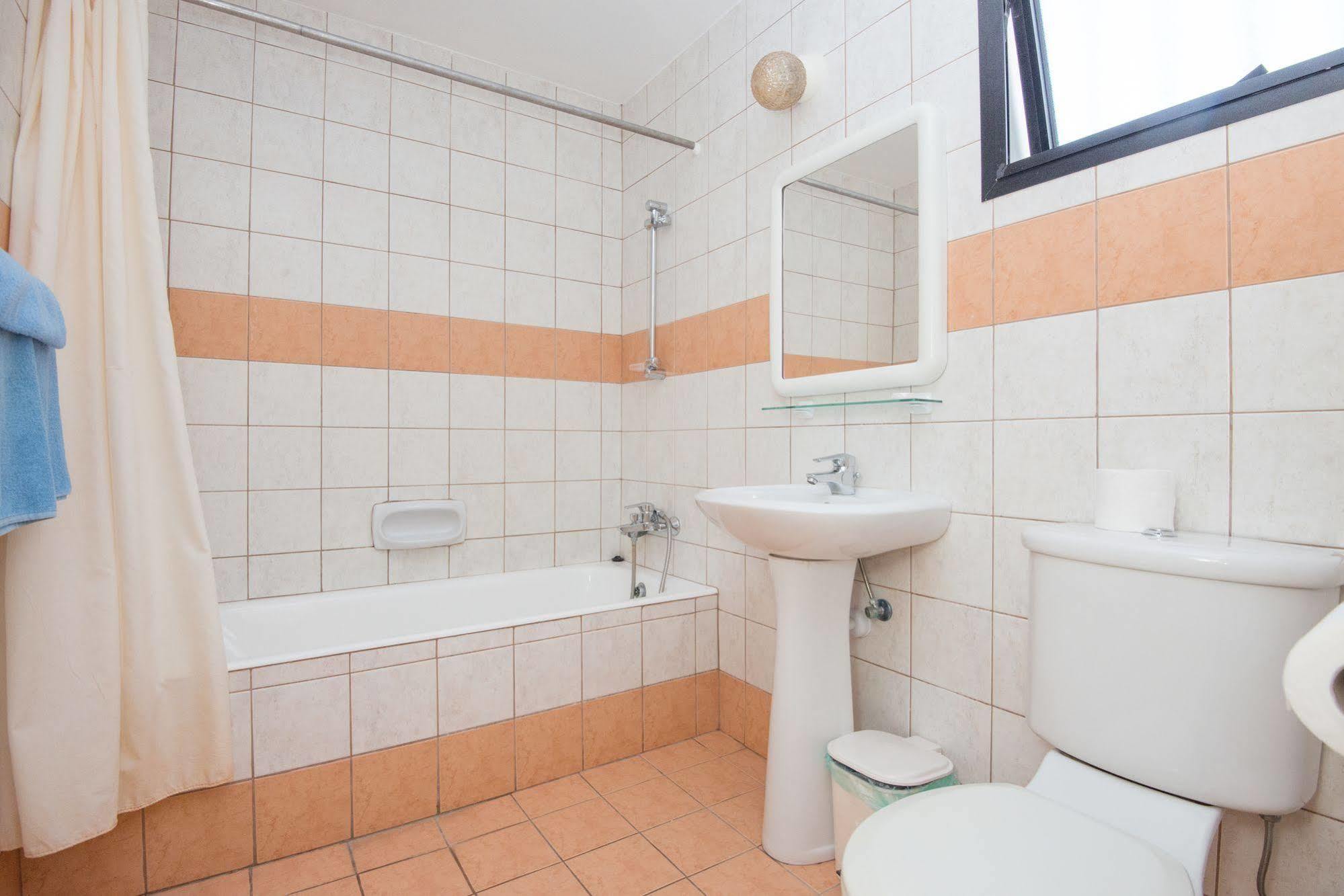 Kkaras Hotel 3 Star Ajía Nápa Kültér fotó