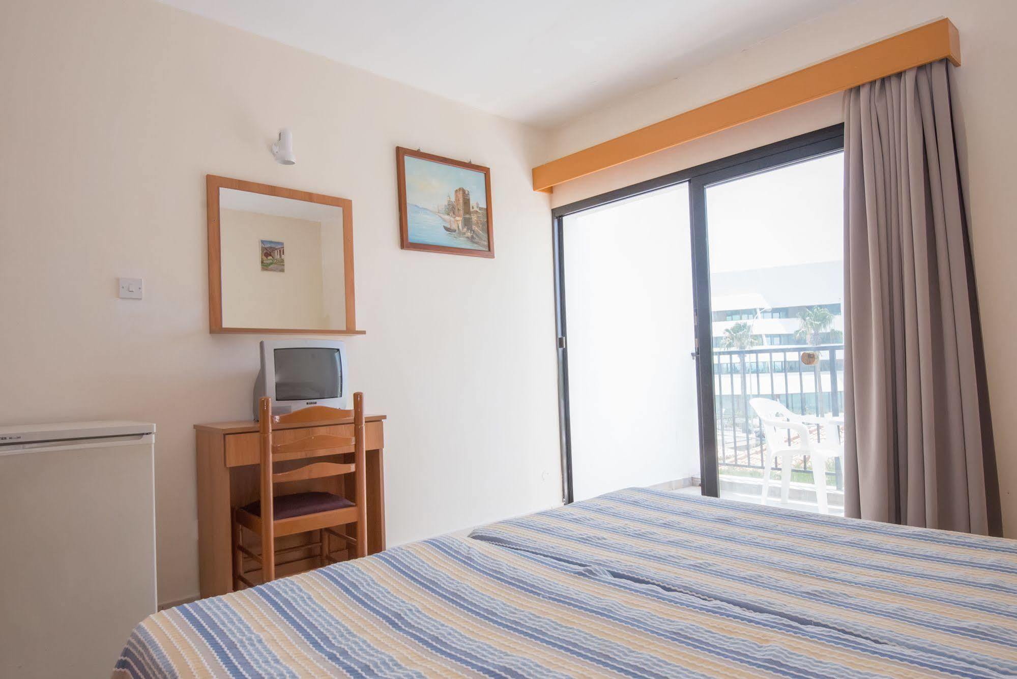 Kkaras Hotel 3 Star Ajía Nápa Kültér fotó