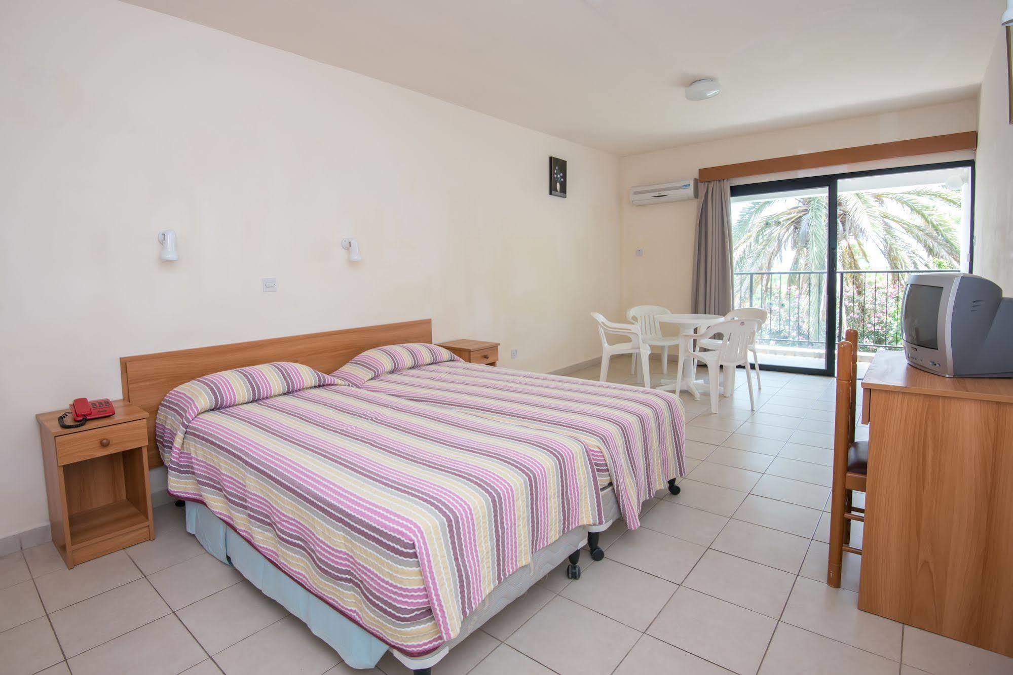 Kkaras Hotel 3 Star Ajía Nápa Kültér fotó