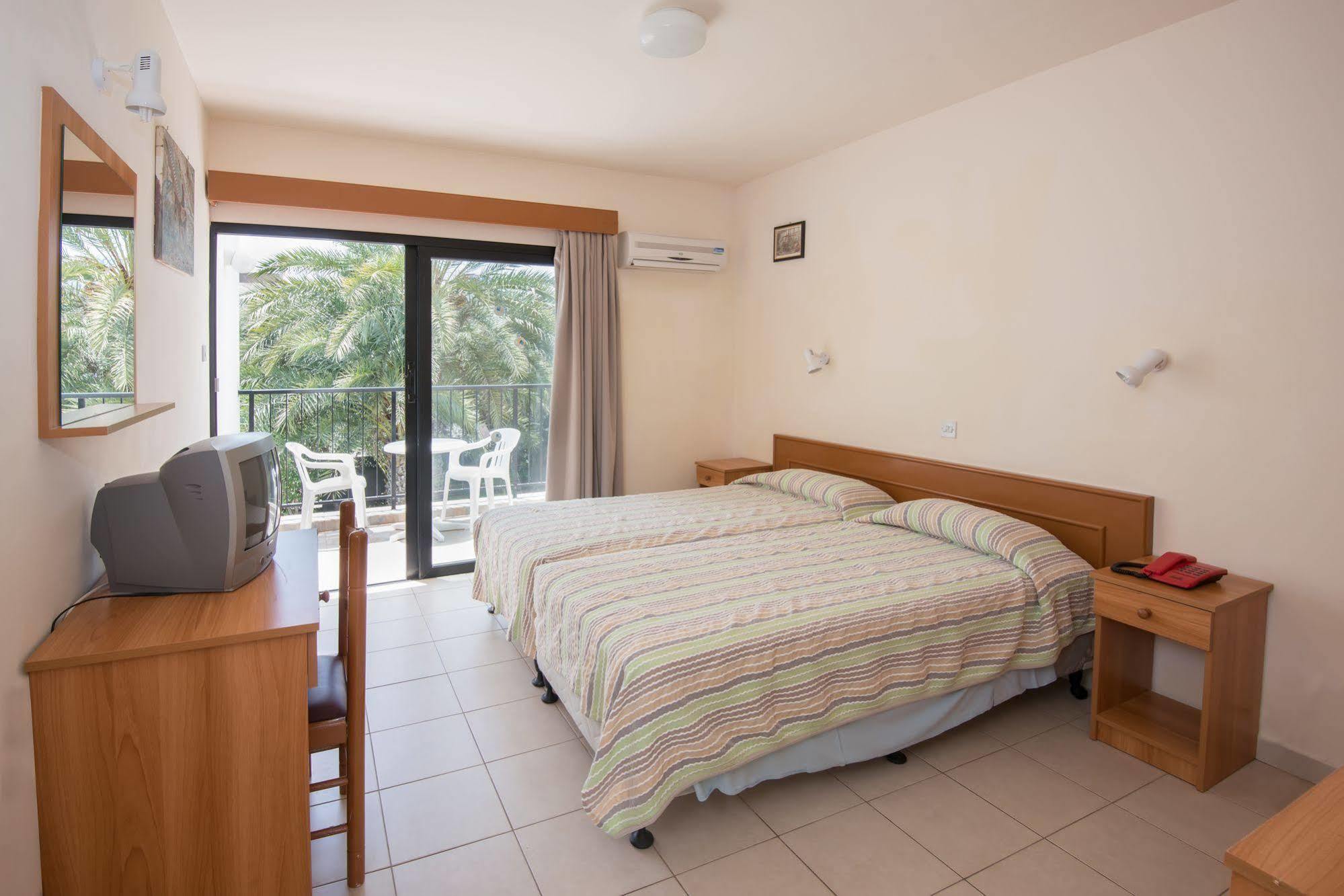 Kkaras Hotel 3 Star Ajía Nápa Kültér fotó