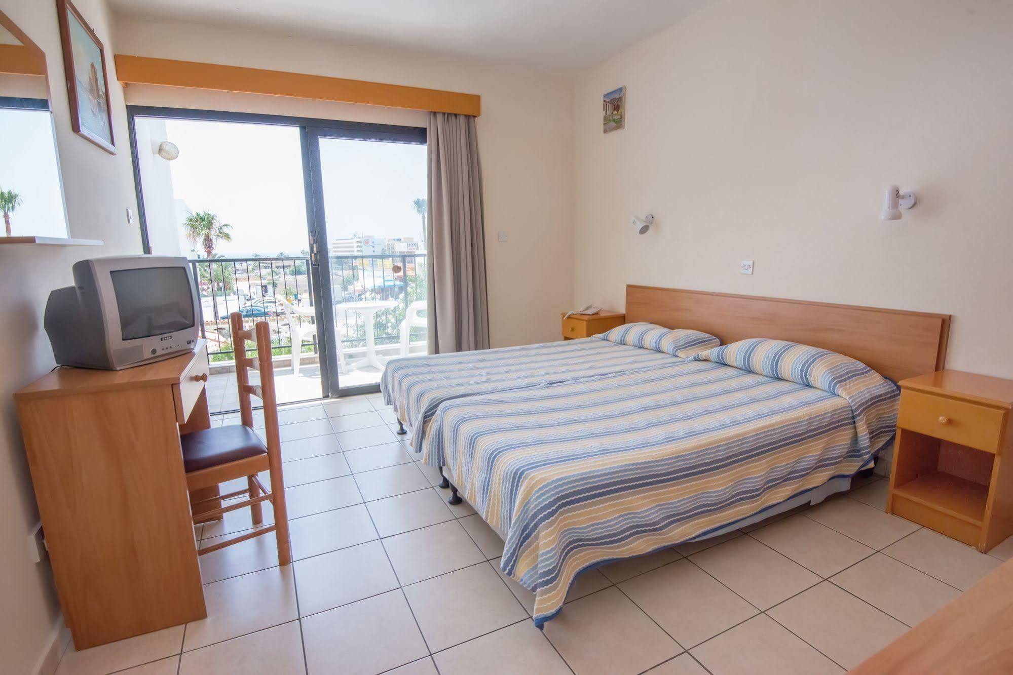 Kkaras Hotel 3 Star Ajía Nápa Kültér fotó